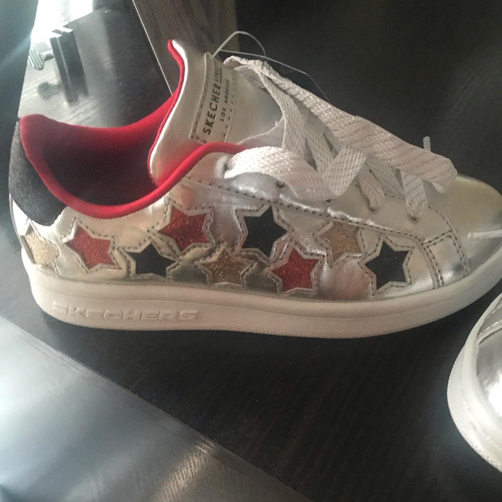 Girls skechers